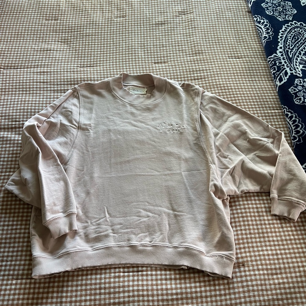 Women's Crewneck Sweatshirt in Soft Blush - Relaxed Fit